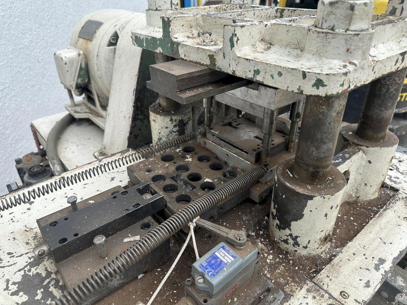 8 TON DALHSTROM 4 POST CUT OFF PRESS : STOCK #77958