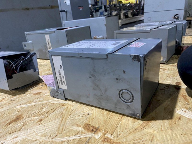 Hammond Power Solutions – Q003PEKF Transformer 600V – 120/240V, 3kVA USED