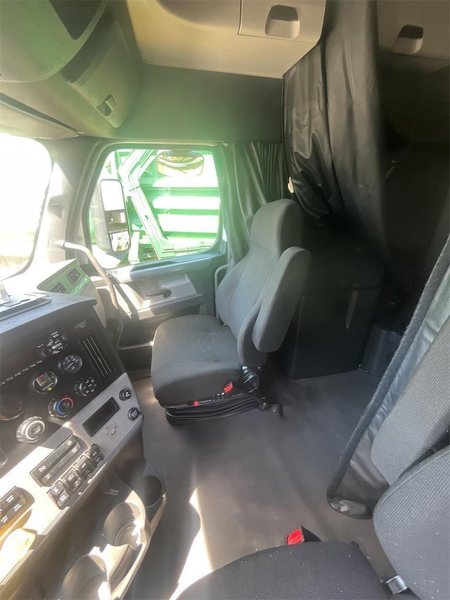 2021 Freightliner Cascadia 1FUJHHDR2MLML7306