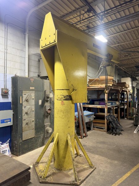 5 TON JIB ARM CRANE W/ 3 TON YALE HOIST: YOBRO #24982