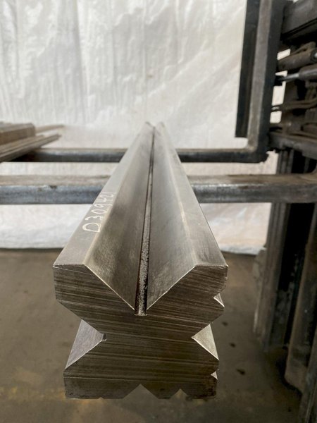 5&#039;7&quot;(67&quot;) PRESS BRAKE BOTTOM 90 DEGREE FOUR-WAY DIE. STOCK # 0309421