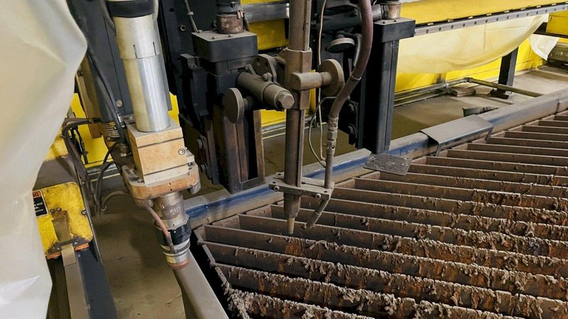 11′ x 42′ Esab Sabre SXE CNC Plasma Table Vision T5 control-300 amp, 2005 w/ 2017 upgrade