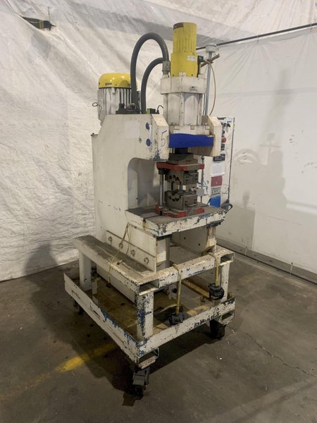 MANCHESTER 7.5 HP VERTICAL CRIMPER W/ DIES. STOCK # 1271723.