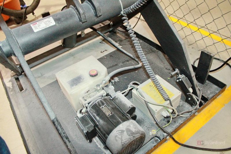 3000 LBS DAYTON HYDRAULIC SCISSOR TABLE: STOCK #78320