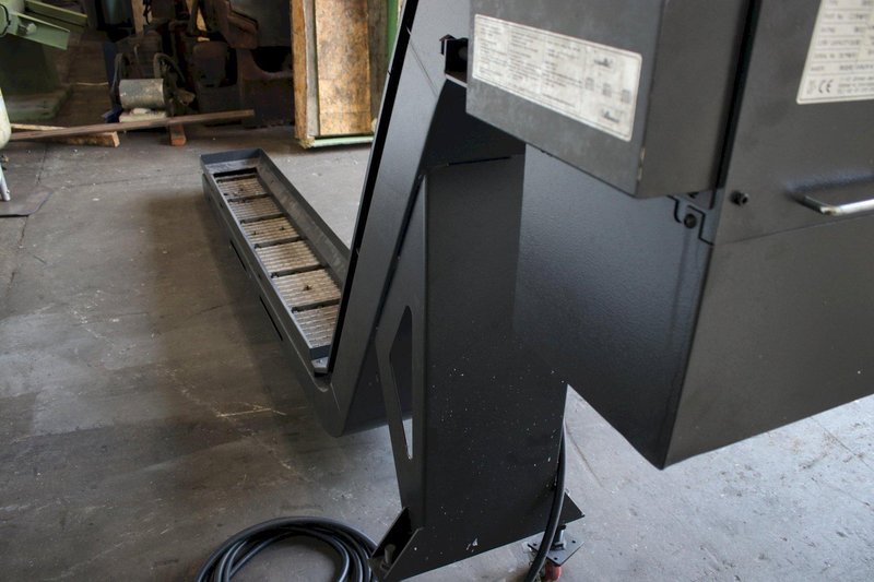 9&quot; X 48&quot; SHINJIN MT TECH INCLINDED CHIP CONVEYOR: STOCK #75472