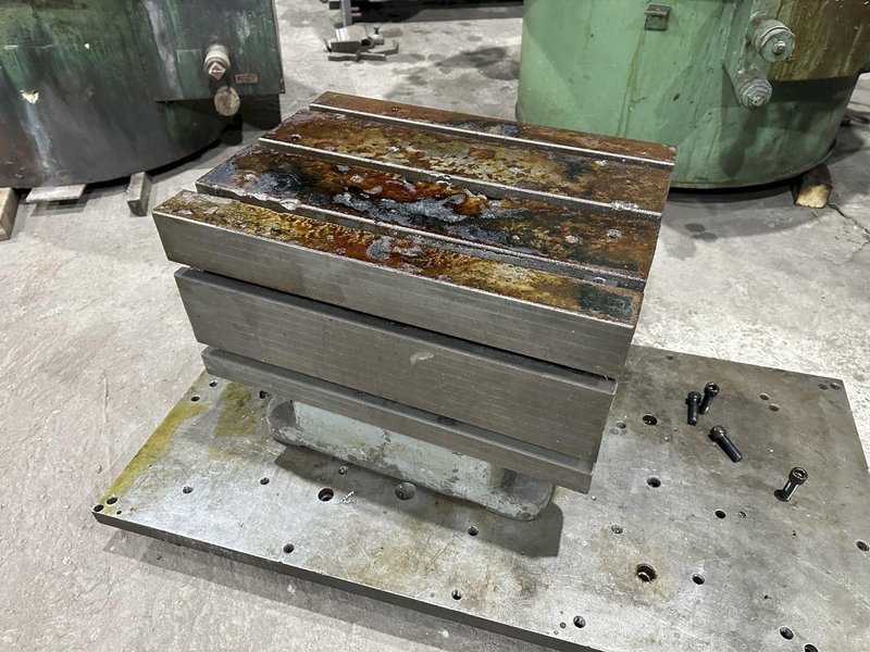 24&quot; X 18&quot; X 18&quot; SLOTTED DRILL BOX TABLE: STOCK #20339