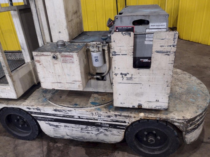 19' HIGH LIFT-A-LOFT MODEL #AMV-20 24 VOLT BATTERY POWERED MOBILE MANLIFT: YOBRO #25280