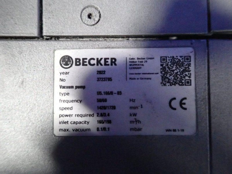 BECKER 165/198 M^3/H VACUUM PUMP  -  U5.16610-03