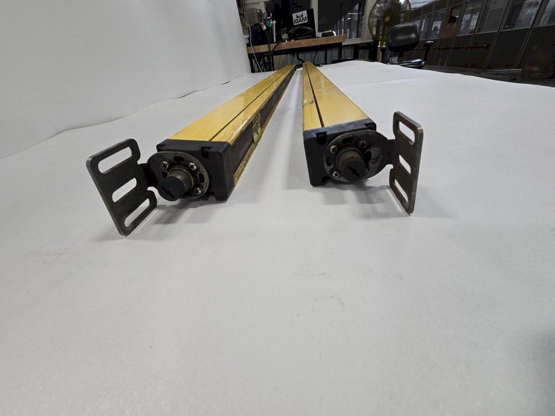 OMRON MSF4800S-30-1560X/MSF4800S-30-1560R LIGHT CURTAIN SET USED