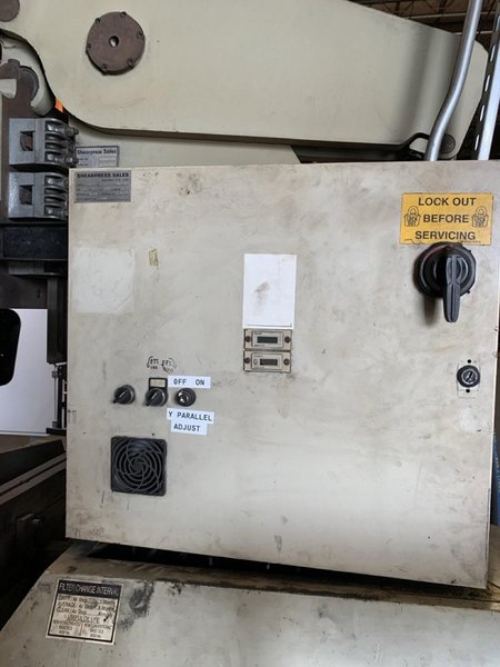 130 Ton x 8′ Accurpress 71308 Hydraulic Press Brake, 1999