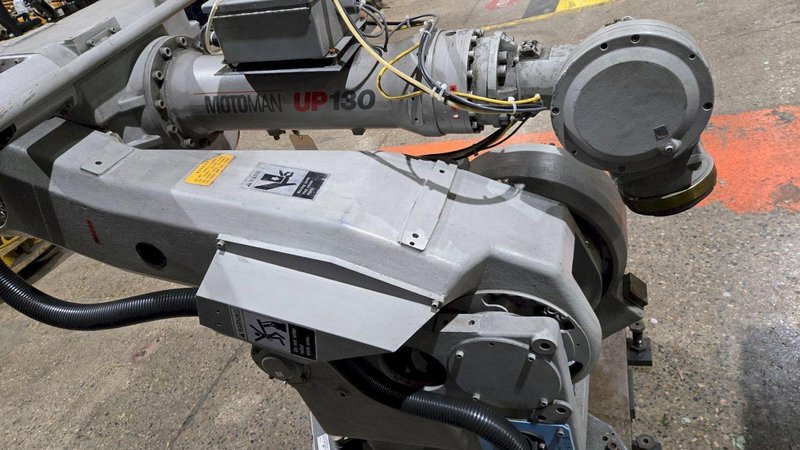 YASKAWA MOTOMAN UP130-RB00 INDUSTRIAL ROBOT ARM AND CONTROL CABINET USED