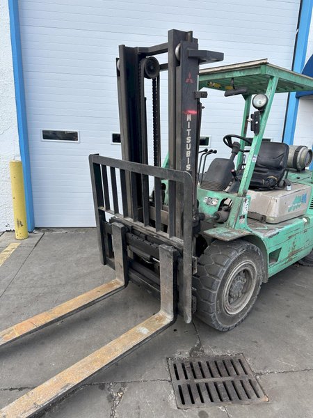 9000 LBS MITSUBISHI PNEUMATIC TIRE FORKLIFT : STOCK #77764