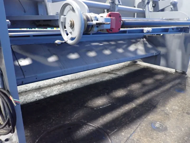CINCINNATI 125" OPENING SHEAR  -  1410
