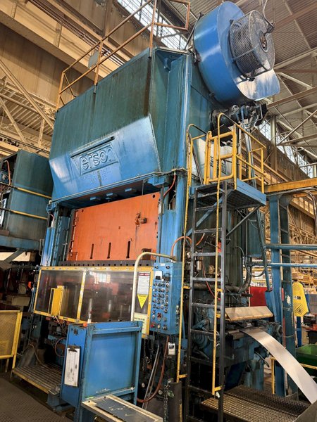 500 TON VERSON S2-500-108-60T STRAIGHT SIDE DOUBLE CRANK PRESS. STOCK # 0329626