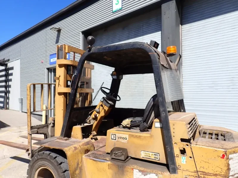 CATERPILLAR 8000 LBS FORKLIFT   -  V8OD