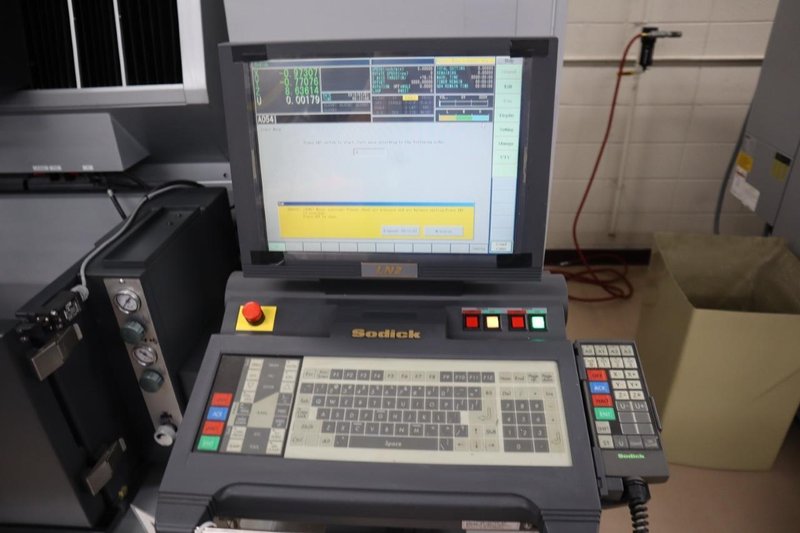Sodick AD35L CNC EDM Sinker Electrical Discharge Machine, 4 Electrode Changer, Sytem 3R Head, LN2 Control, C (U) Axis- Auction Item