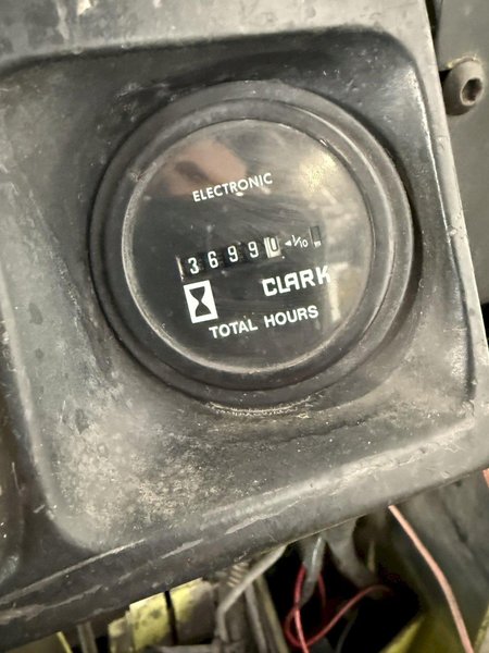 4,200 LB. CLARK GCS25MB FORKLIFT. STOCK # 0237925