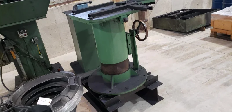 Bowl Stand Adjustable 52"