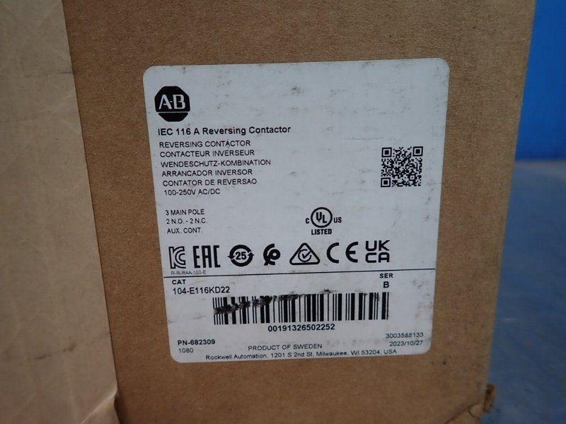 ALLEN BRADLEY 75KW REVERSING CONTACTOR   -  104-E116KD22