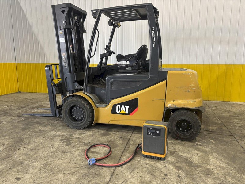 11,000 LBS CAT MODEL #2ET11000 ELECTRIC FORKLIFT, NEW 2020: STOCK #22688