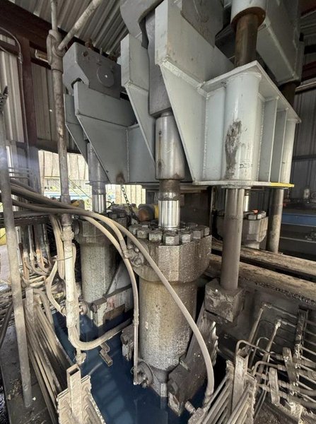 2000 TON HEAVY DUTY 4-POST HYDRAULIC PRESS. STOCK # 0543726