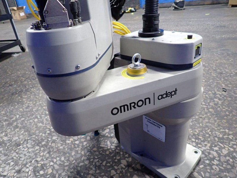 OMRON INDUSTRIAL ROBOT   -  ECOBRA 600