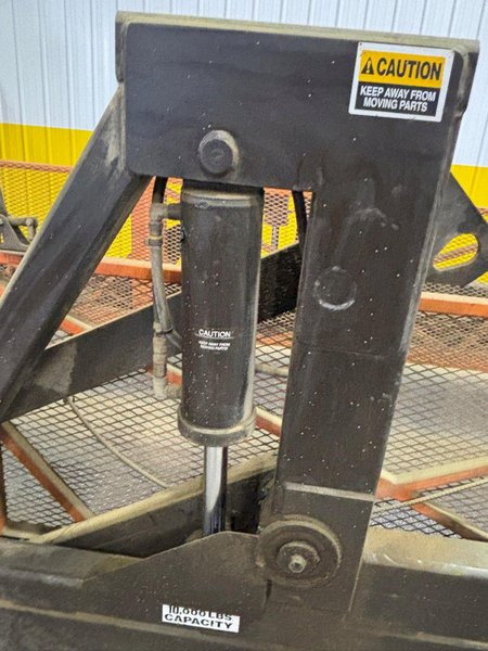 10,000 LBS SUPERIOR HANDLING EQUIPMENT "SPEED LIFT" CANTILEVER HYDRAULIC LOADING DOCK LIFT RAMP: STOCK #23686