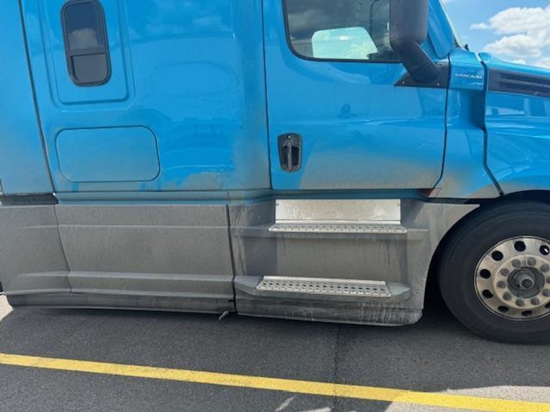 Freightliner Cascadia 125, 2023 – Sleeper Cab, Detroit Diesel, Automatic