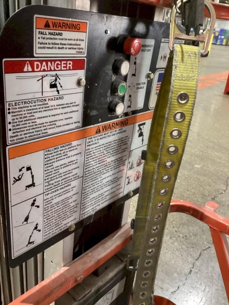 JLG 12SP VERTICAL MAN LIFT USED