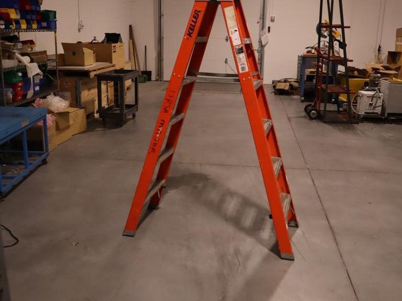 Keller - Extra Heavy Duty 6&#039; Fiberglass Ladder M8706- Auction Item