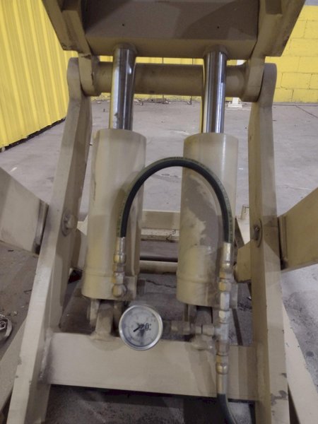 4,000 LBS X 72" X 36" GLOBE INTERNATIONAL HYDRAULIC SCISSOR LIFT TABLE, 110V: STOCK #20941