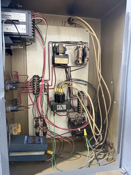 INDUSTRIAL OVEN W/ HONEYWELL CONTROL. STOCK # 0235925.