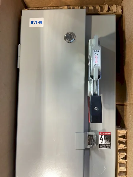EATON ENCLOSED COMBINATION MOTOR STARTER  -  ECN1801E0B