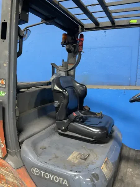 TOYOTA 7000 LBS PROPANE FORKLIFT  -  8FGC35U-BCS