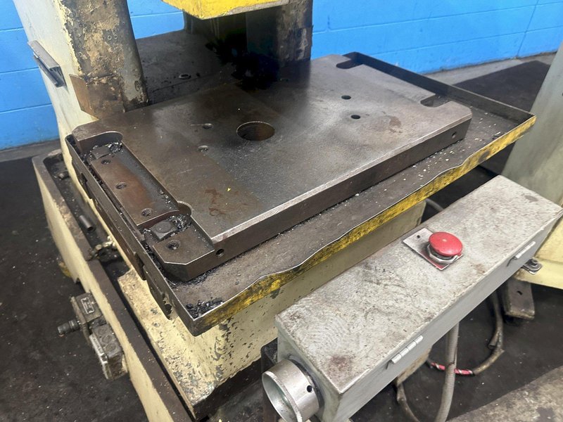 32 TON MINSTER GAP PRESS  MODEL 1B-1-32: STOCK #77513