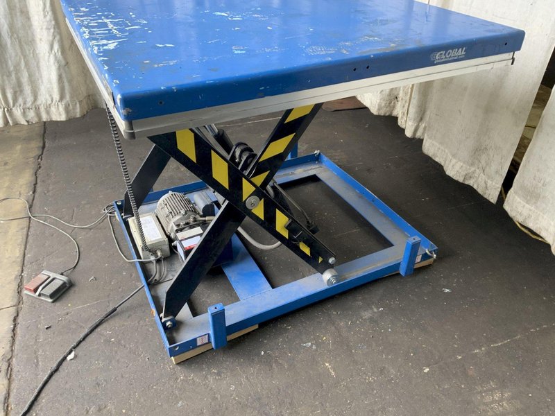 3300 LB ULINE HYDRAULIC SCISSOR LIFT TABLE: STOCK #81177