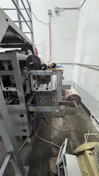 Automatic 10-Head Packing Machine with Integrated Scale System, Domino V320i TTO Printers, Conveyor &amp; Mezzanine, 2020