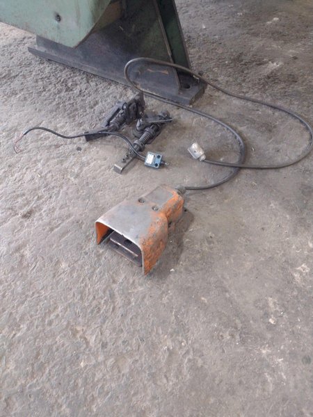 30 TON STRIPPIT MODEL #SUPER 30/30 SINGLE END PUNCH: STOCK 13470