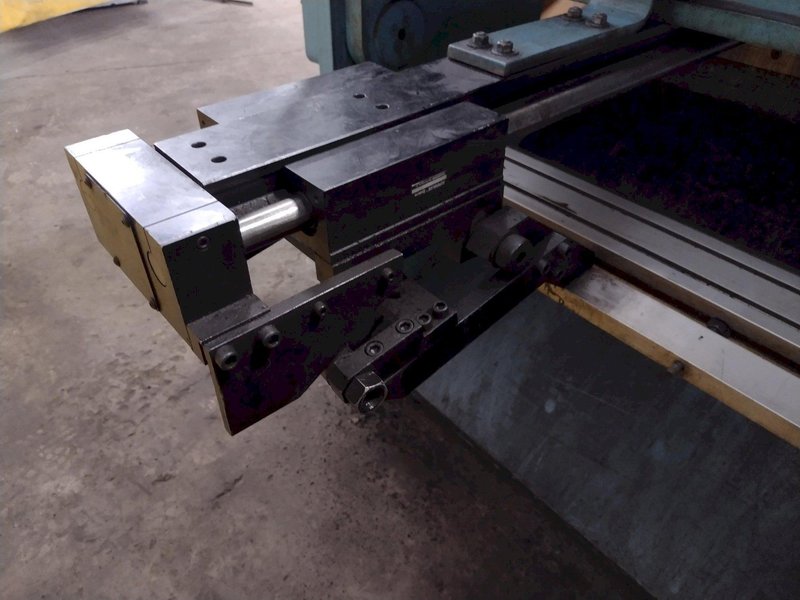 8&#039; x 1/4&quot; MASTER-FAB MODEL #SSB250-8 HYDRAULIC SHEAR: STOCK #18407
