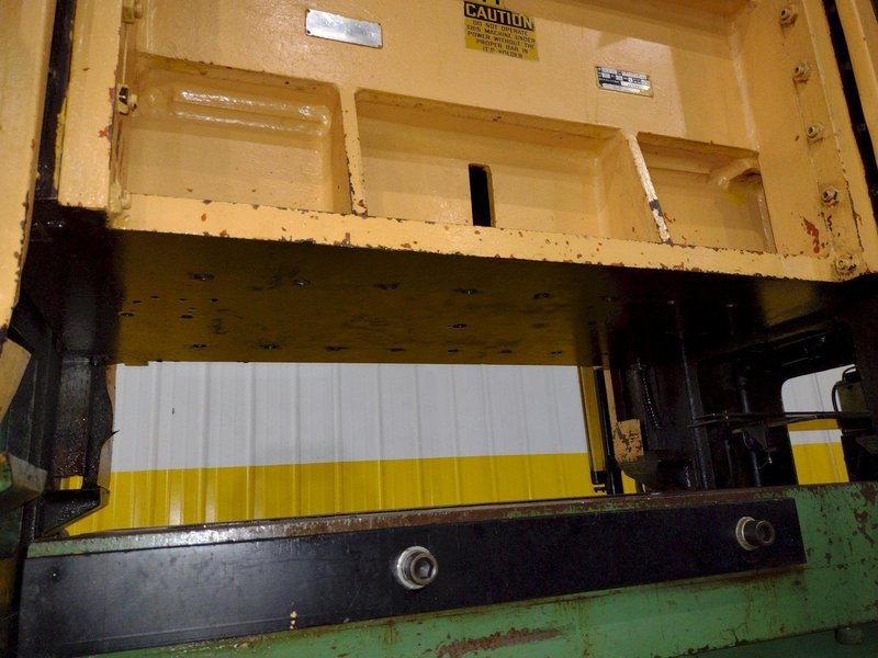 75 TON X 42" X 24" L&amp;J MODEL #EM275 HIGH SPEED STRAIGHT SIDE STAMPING PRESS, 2.5" STROKE: STOCK #23627