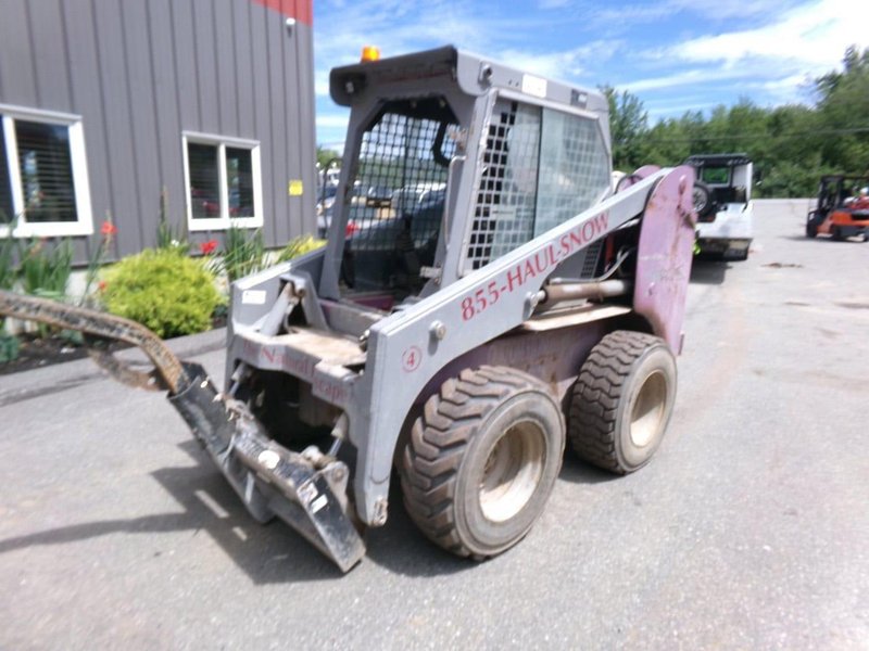 Thomas T250 Skid Steer Loader, 2008 – 87 HP Kubota Diesel, 2,500-Lb Lift Capacity, Auxiliary Hydraulics