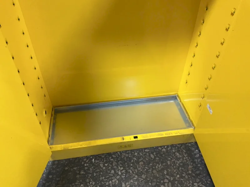 JUSTRITE 45 GALLONS  / 43" X 18" X 65" FLAMMABLE CABINET  -  894500
