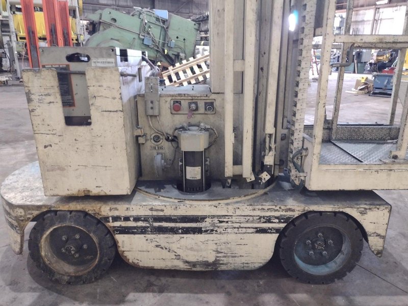 19' HIGH LIFT-A-LOFT MODEL #AMV-20 24 VOLT BATTERY POWERED MOBILE MANLIFT: YOBRO #25280