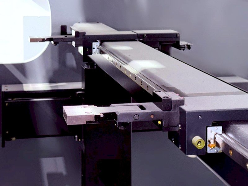 Mitsubishi Diamond BH13530 Dual-Drive Hybrid Press Brake