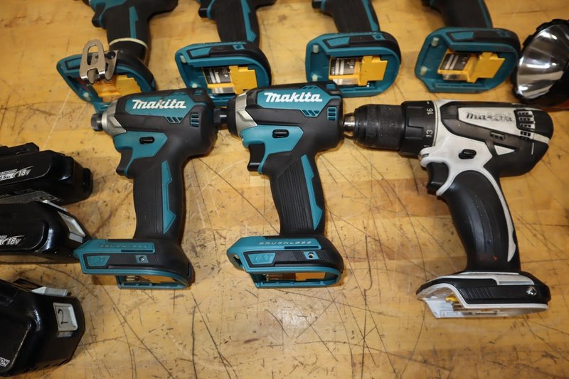 Makita XDT13 Brushless Impact Drivers (6), LXFD01 1/2" Drill(1) , and an 18V LED Flashlight w/ Batteries &amp; Chargers- Auction Item