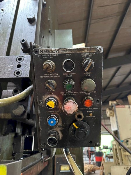 150 TON NIAGARA MODEL #E-150 OBI PUNCH PRESS 8" STROKE: YOBRO #26138