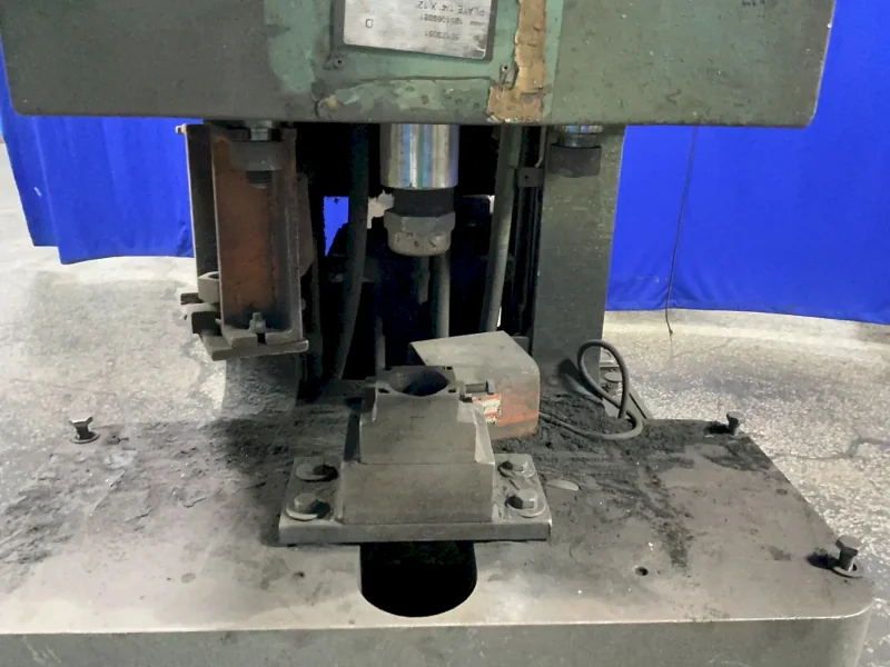 HMI 17” X 39” IRONWORKER  -  90-31