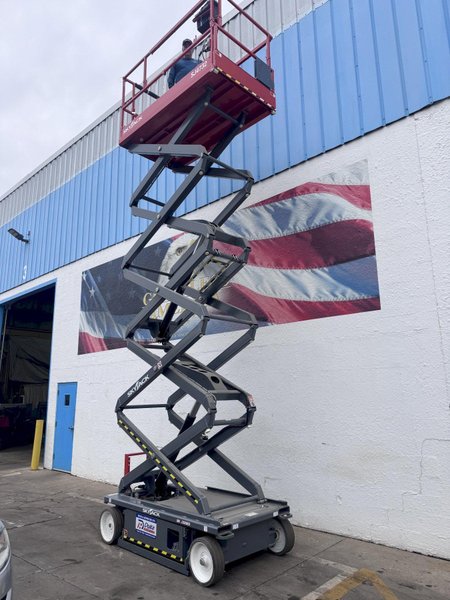 SKYJACK MODEL #4732 ELECTRIC SCISSOR MAN LIFT: STOCK #81161