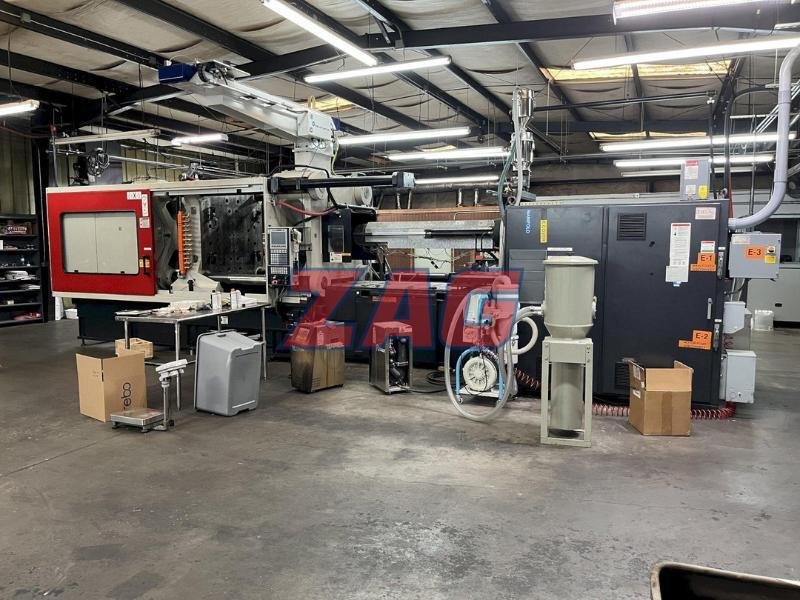 Cincinnati Milacron Used MM725 Injection Molding Machine, 725 US Ton, 460V