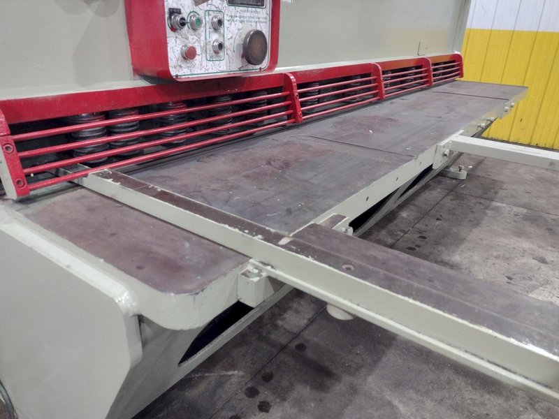 10' X 1/4" ACCURPRESS MODEL #825010 LP ACCURSHEAR HYDRAULIC SHEAR: YOBRO #24451